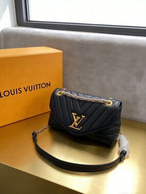 Louis Vuitton New Wave Chain Bag MM Black